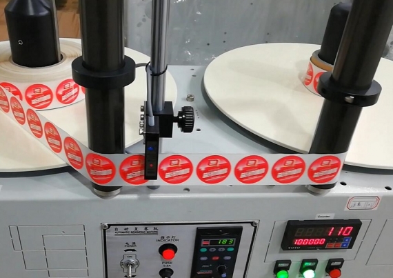 Máquina rebobinadora de etiquetas de mesa
